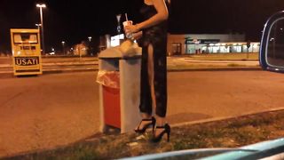 Mia moglie Silvia fa la porca davanti al McDonald's