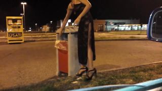 Mia moglie Silvia fa la porca davanti al McDonald's