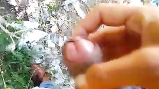 Mi faccio segare da una prostituta all'aperto