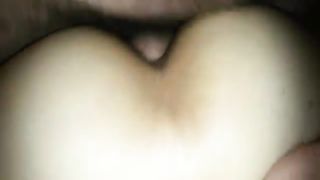 Inculata sul suo divano