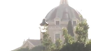 Scopano davanti a tutti durante una manifestazione