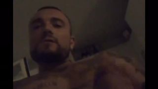 Gue Pequeno si sega su Instagram