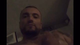 Gue Pequeno si sega su Instagram