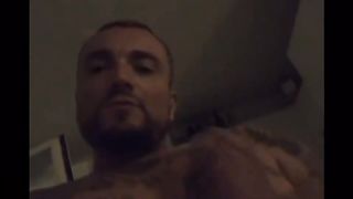 Gue Pequeno si sega su Instagram