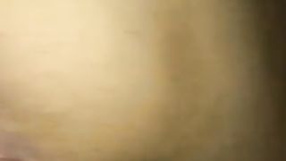 Anteprima del video: Mia moglie va su e giù sul mio uccello