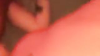 Sbocchina il cazzo del suo bull e si fa sborrare