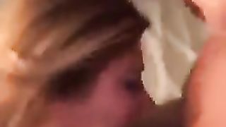 Sbocchina il cazzo del suo bull e si fa sborrare