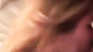 Sbocchina il cazzo del suo bull e si fa sborrare