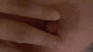 Anteprima del video: Il mio capezzolo porcello...