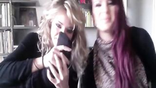 I piedini di Mistress Uzi e della sua amichetta