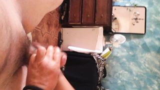 Sega con sborrata in bocca e ingoio