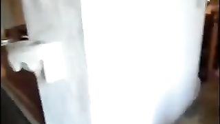 ragazza si masturba in chiesa