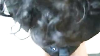 Fa la zozza nel parcheggio del centro commerciale