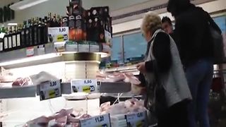 MILF gnocca all'Esselunga