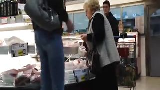 MILF gnocca all'Esselunga