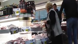 MILF gnocca all'Esselunga