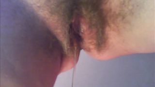 Anteprima del video: Pissing mattiniero della divina pelosa