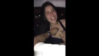 Ragazza fa pompino a suo amico