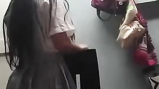 Studentessa scopa con amico del padre