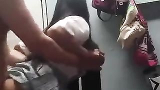 Studentessa scopa con amico del padre