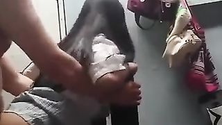 Studentessa scopa con amico del padre