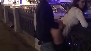 Ragazza si fa scopare per strada