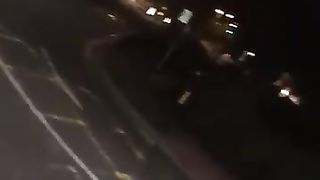 Cicciona fa pompino in strada di notte