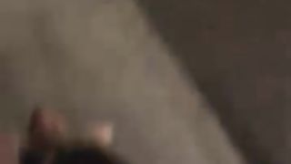 Cicciona fa pompino in strada di notte