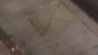 Cicciona fa pompino in strada di notte