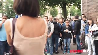 Milo Moiré si fa masturbare in pubblico