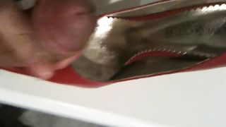 Sborrata nelle scarpe di mia moglie