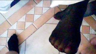 Sborro sui collant della mia amica