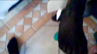 Sborro sui collant della mia amica