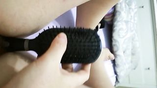 La mia amica di Roma si masturba con la spazzola