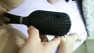 La mia amica di Roma si masturba con la spazzola