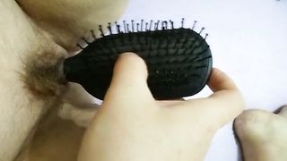 La mia amica di Roma si masturba con la spazzola