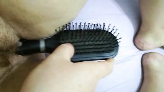 La mia amica di Roma si masturba con la spazzola