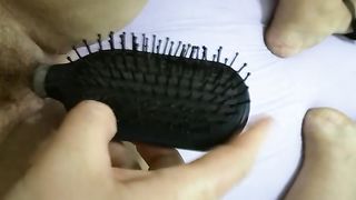 La mia amica di Roma si masturba con la spazzola