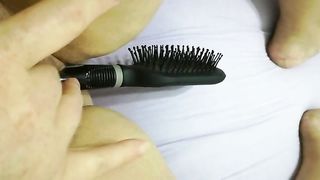 La mia amica di Roma si masturba con la spazzola