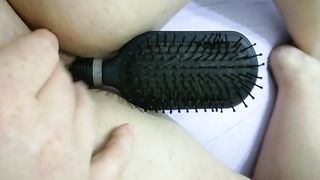 La mia amica di Roma si masturba con la spazzola