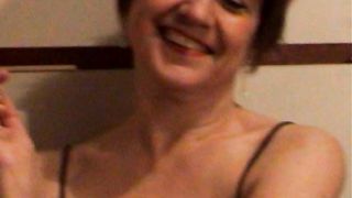 Spogliarello mentre fumo per tributi