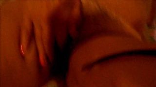 ANNA non si stanca mai di masturbarsi...