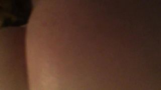 Scopo il culo di mia moglie lubrificato con tanto olio