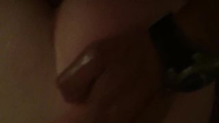 Scopo il culo di mia moglie lubrificato con tanto olio