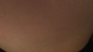 Scopo il culo di mia moglie lubrificato con tanto olio