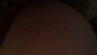 Scopo il culo di mia moglie lubrificato con tanto olio