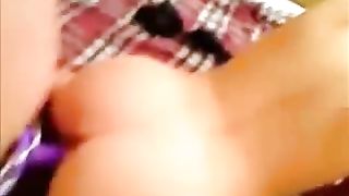 Si scopa la sua amica con lo strap on