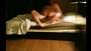 Una notte in motel dopo una serata con amici