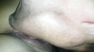 Una bella leccata di figa prima di sfondarla