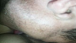 Una bella leccata di figa prima di sfondarla